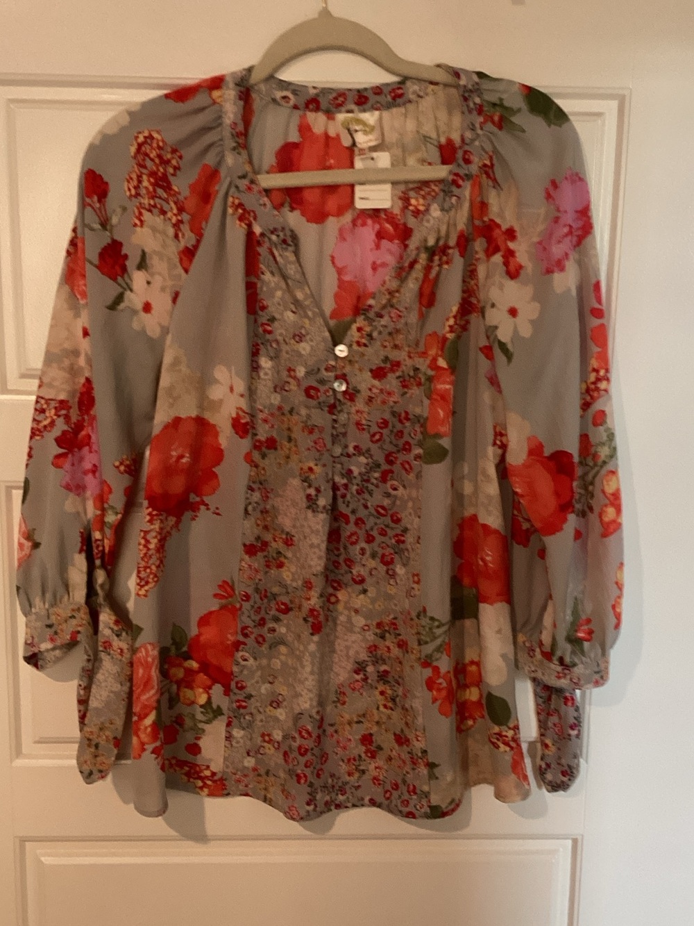 fig and flower Gray Floral Peasant Blouse with Red & Pink Blooms
